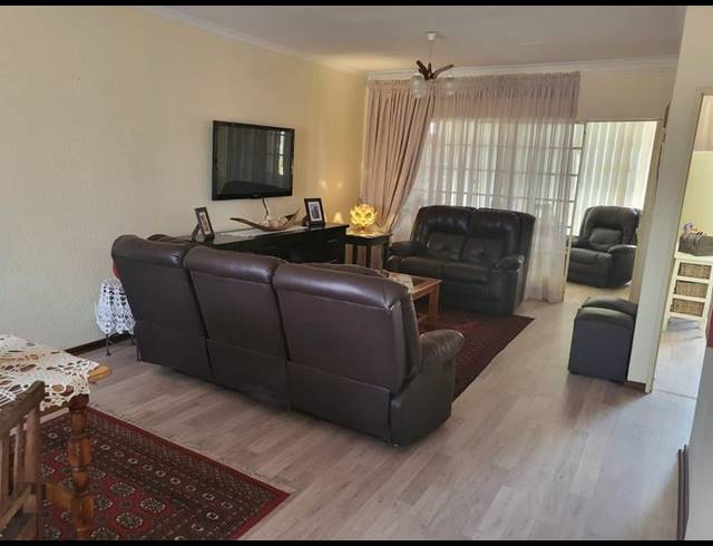 1 BEDROOM TOWNHOUSE FOR SALE IN MINNEBRONNE